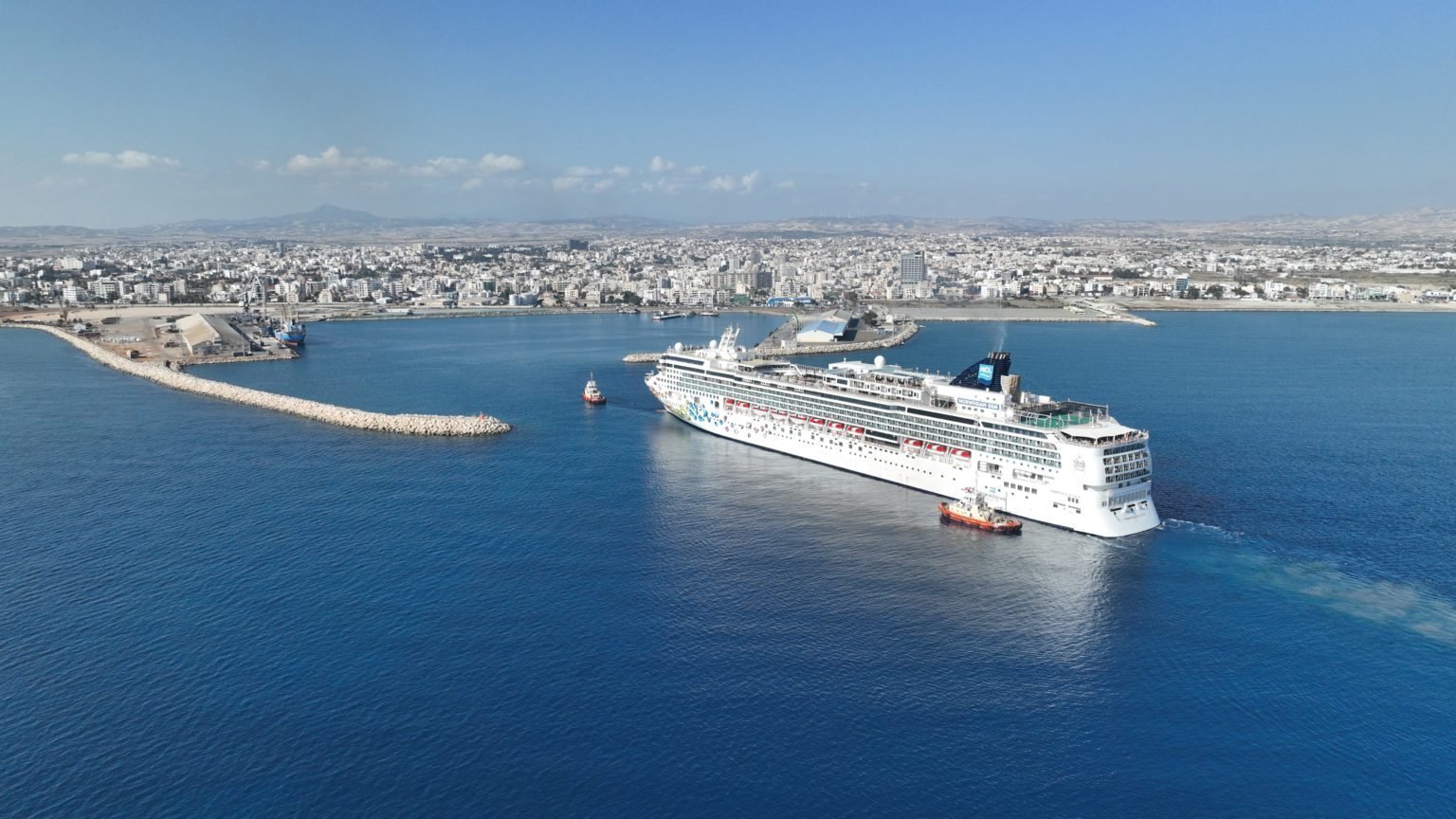 Larnaca welcomes Norwegian Gem for its inaugural call - MedCruise  (Image at LateCruiseNews.com - November 2023)